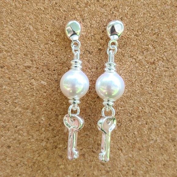 YA VES • Uno de50 Earrings - Picture 4 of 13